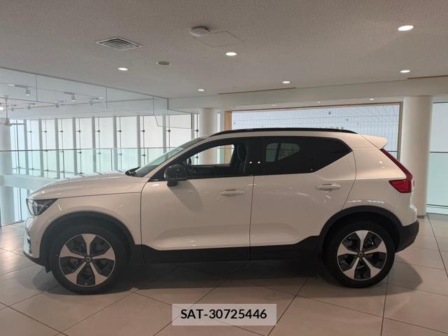 Volvo XC40 2023-08 8343021-3