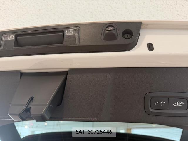Volvo XC40 2023-08 8343021-9