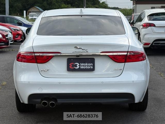 Jaguar XF 2019-12 8343535-10