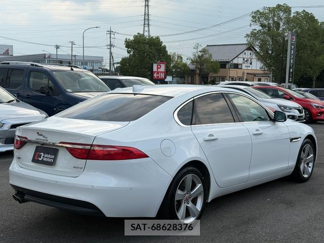 Jaguar XF 2019-12 8343535-11