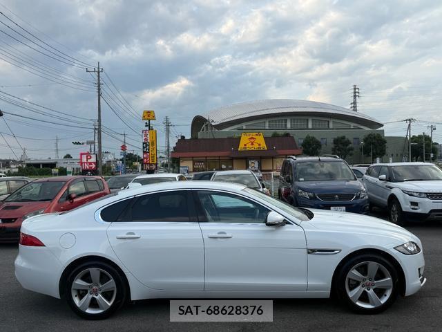 Jaguar XF 2019-12 8343535-12