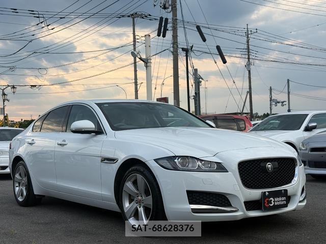 Jaguar XF 2019-12 8343535-13