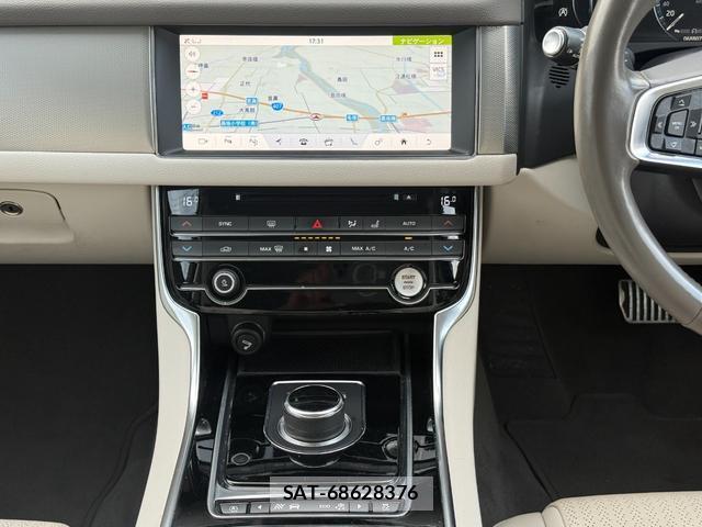 Jaguar XF 2019-12 8343535-18
