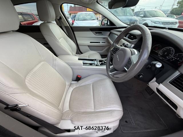 Jaguar XF 2019-12 8343535-4