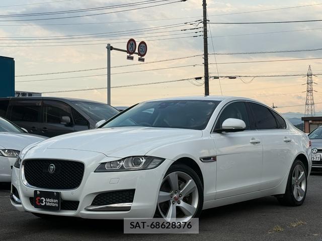 Jaguar XF 2019-12 8343535-7