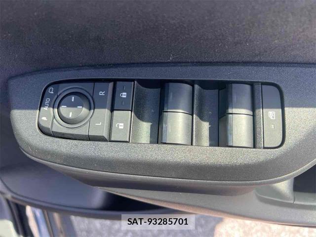 Toyota YARIS CROSS 2025-01 8344218-13