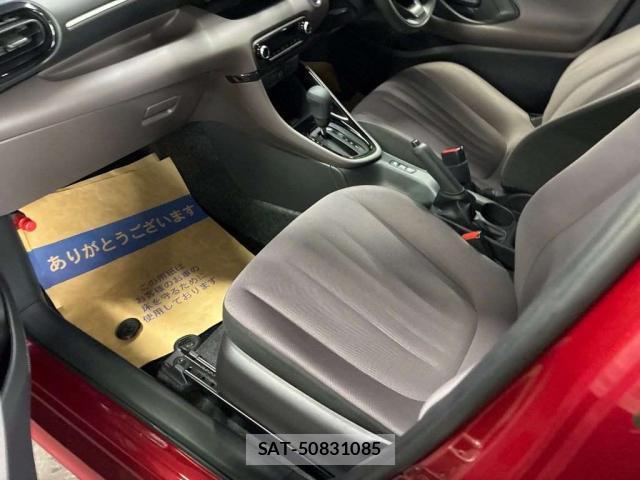 Toyota YARIS 2022-03 8342988-5