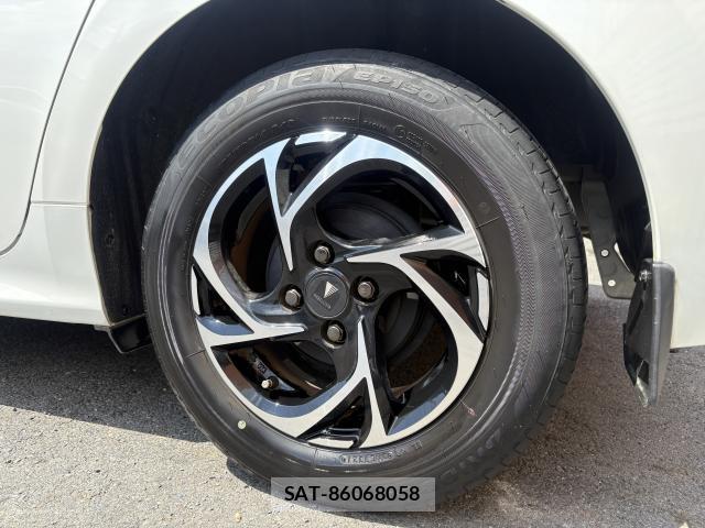 Toyota YARIS 2021-10 8343221-11