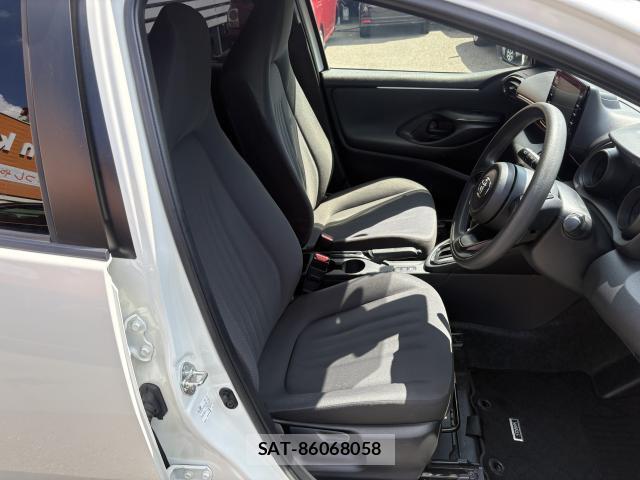 Toyota YARIS 2021-10 8343221-12