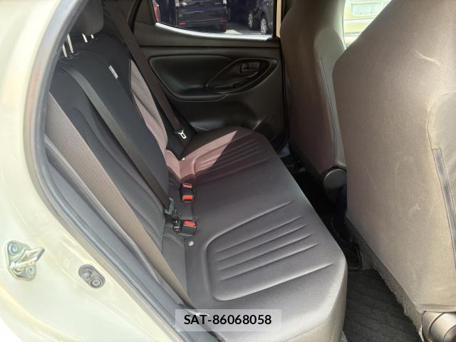 Toyota YARIS 2021-10 8343221-13