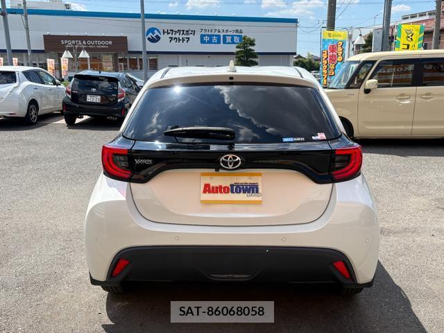 Toyota YARIS 2021-10 8343221-19