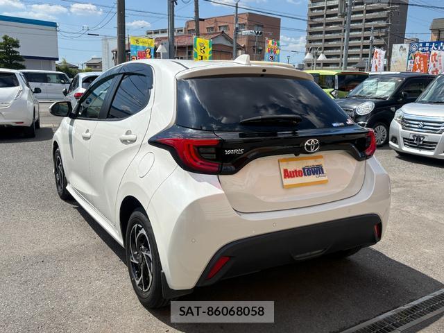 Toyota YARIS 2021-10 8343221-2