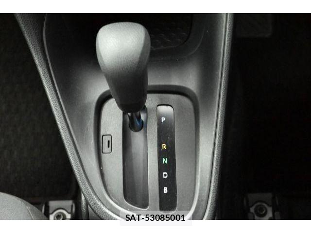 Toyota YARIS 2021-06 8344007-18
