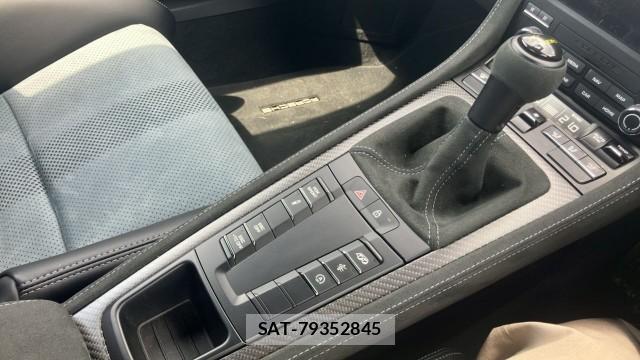 Porsche 718 Cayman 2025-02 8362223-14