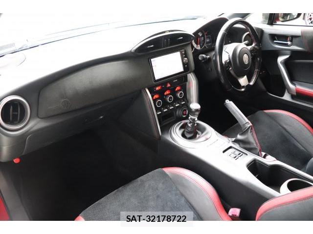 Toyota 86 2017-03 8363174-17