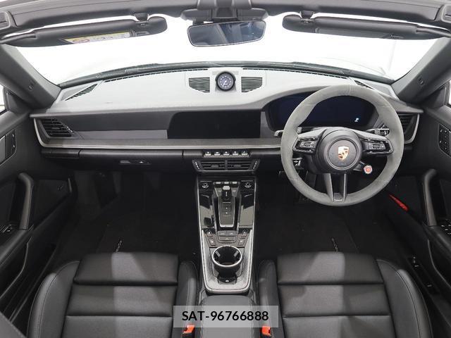 Porsche 911 2025-02 8362018-18