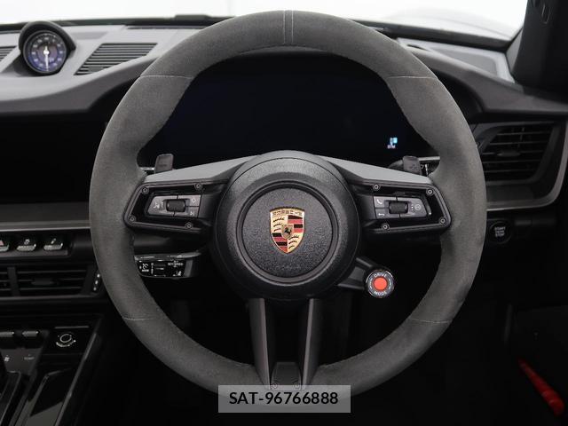 Porsche 911 2025-02 8362018-19
