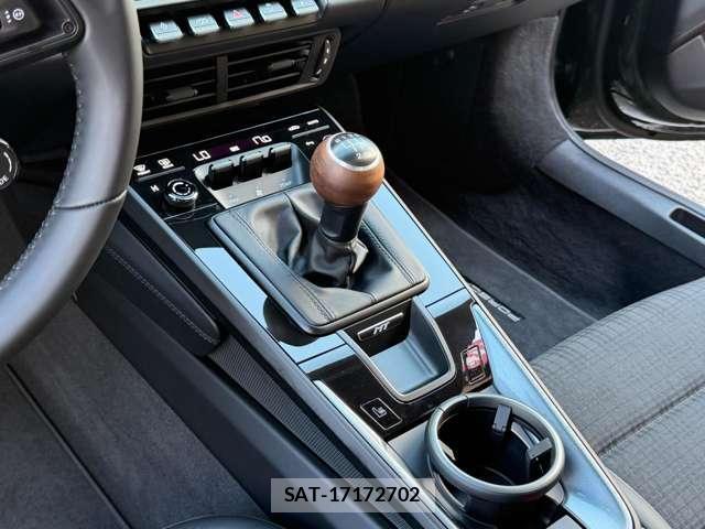 Porsche 911 2026-04 8363658-3