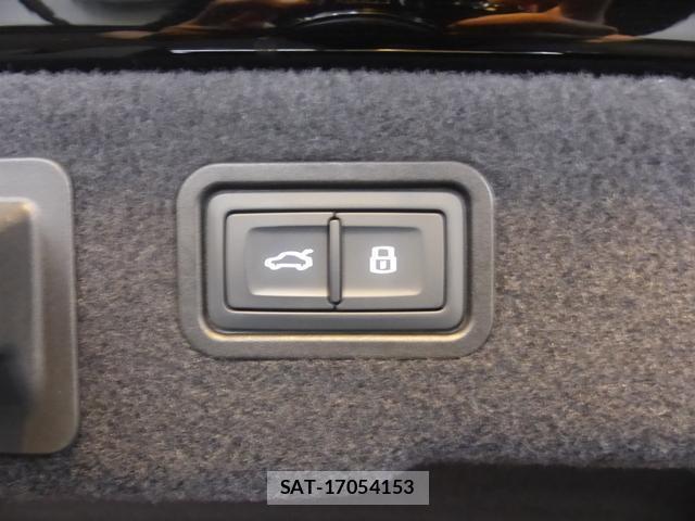 Audi A8 2018-10 8362676-3