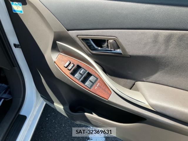 Toyota ALLION 2016-04 8361684-11