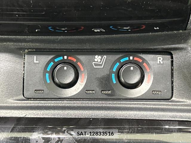 Toyota ALPHARD 2023-02 8360921-7