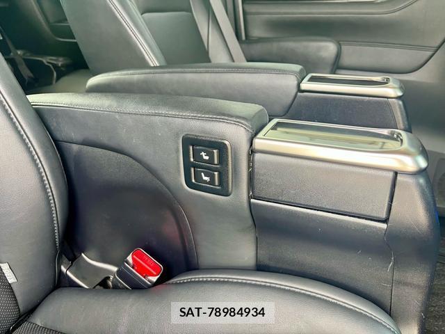 Toyota ALPHARD 2018-04 8361077-13