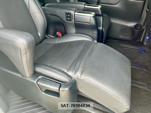 Toyota ALPHARD 2018-04 8361077-14