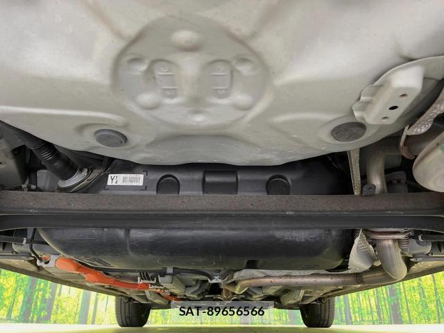 Toyota AQUA 2017-09 8360525-18
