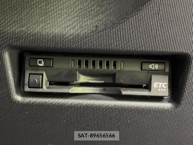Toyota AQUA 2017-09 8360525-5