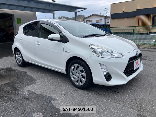 Toyota AQUA 2015-05 8360571-1