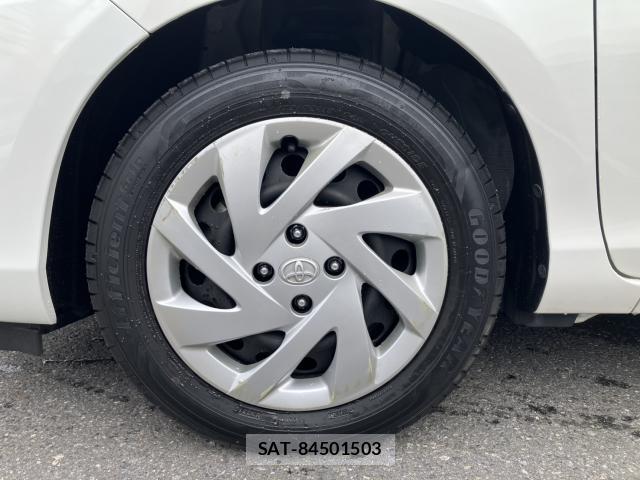 Toyota AQUA 2015-05 8360571-14
