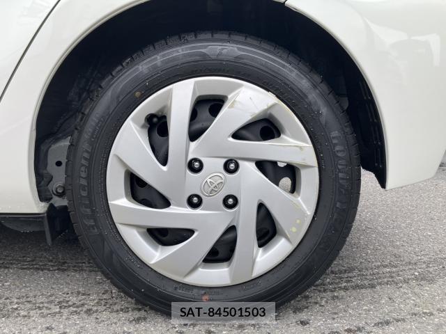 Toyota AQUA 2015-05 8360571-15