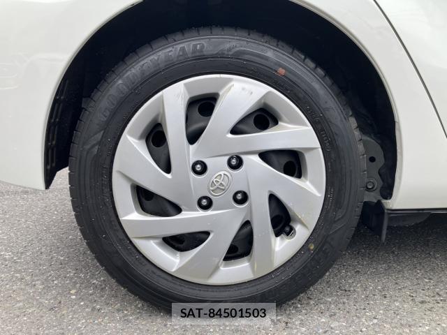 Toyota AQUA 2015-05 8360571-16