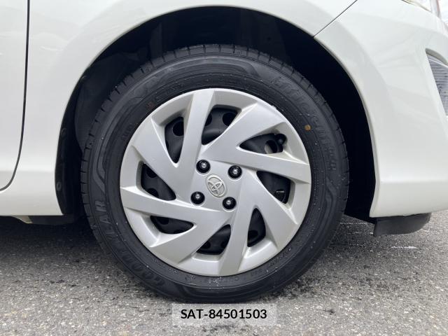 Toyota AQUA 2015-05 8360571-17