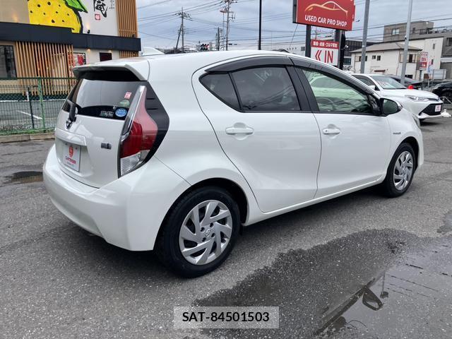 Toyota AQUA 2015-05 8360571-2