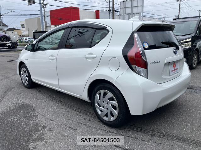 Toyota AQUA 2015-05 8360571-3