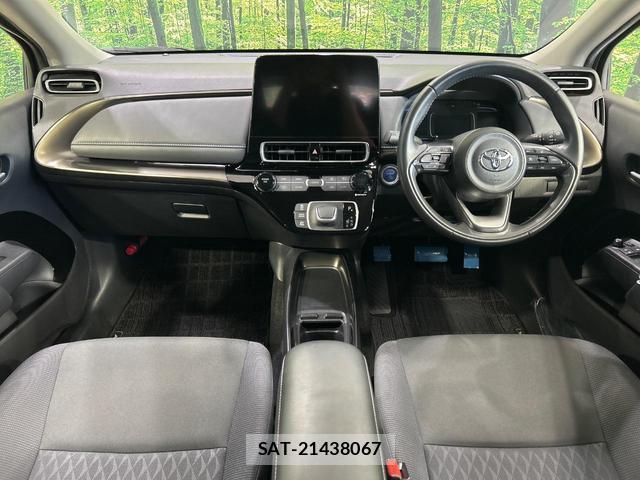 Toyota AQUA 2022-01 8360917-1
