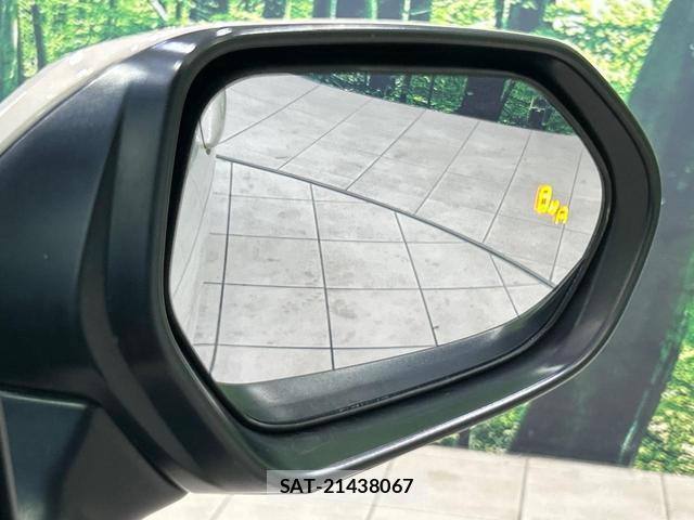 Toyota AQUA 2022-01 8360917-5
