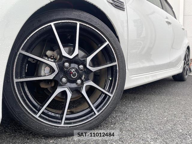 Toyota AQUA 2016-04 8361070-12