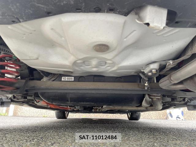 Toyota AQUA 2016-04 8361070-18