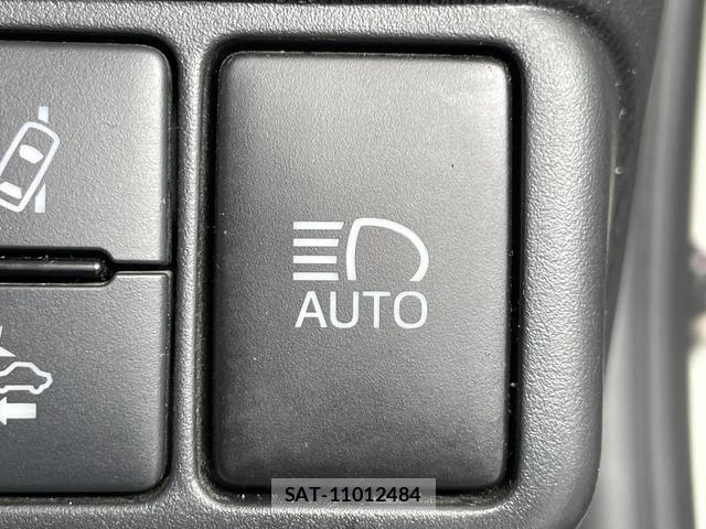 Toyota AQUA 2016-04 8361070-6