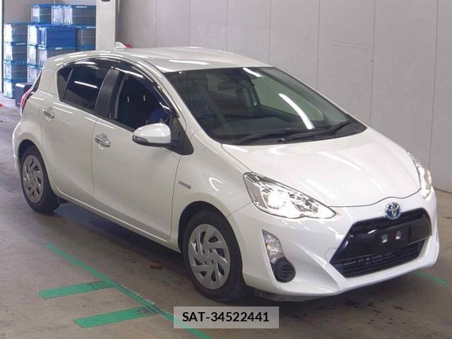 Toyota AQUA 2016-07 8361324-0