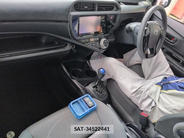 Toyota AQUA 2016-07 8361324-2