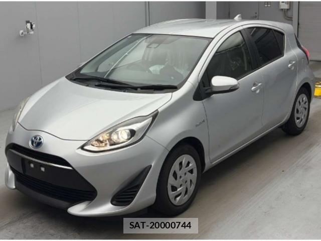 Toyota AQUA 2018-02 8361329-0
