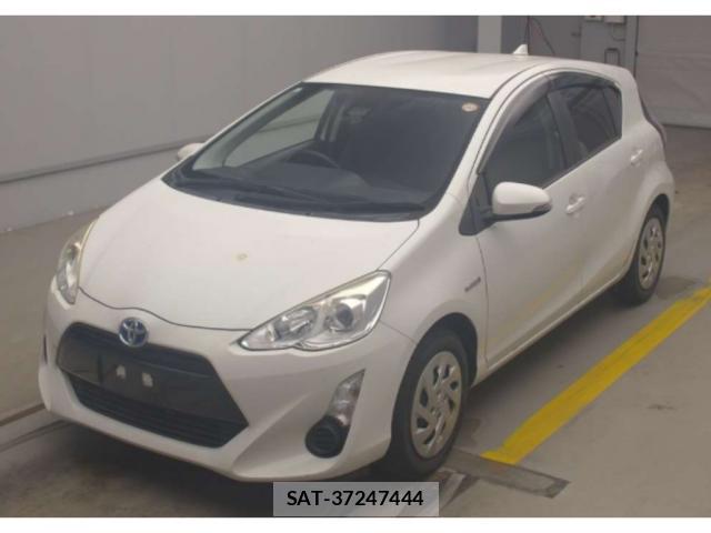 Toyota AQUA 2017-06 8361331-0