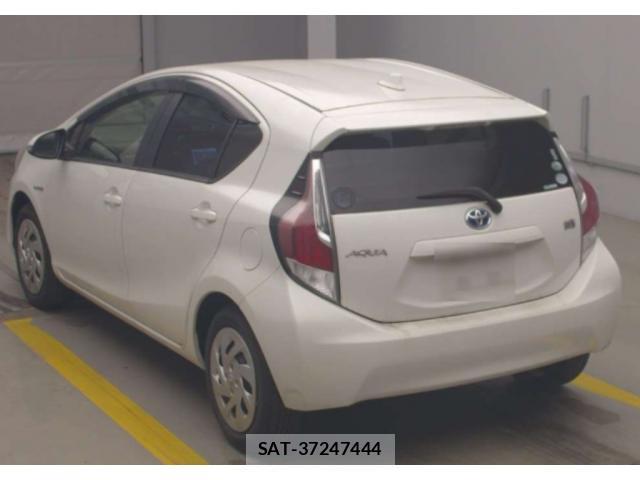 Toyota AQUA 2017-06 8361331-1