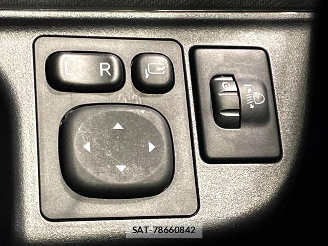 Toyota AQUA 2014-10 8361525-6