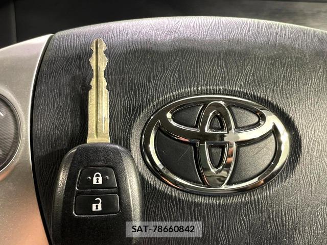 Toyota AQUA 2014-10 8361525-8