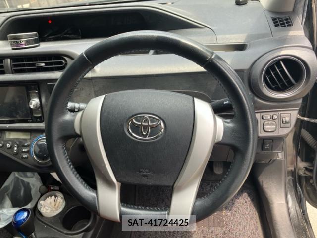 Toyota AQUA 2013-07 8361659-11
