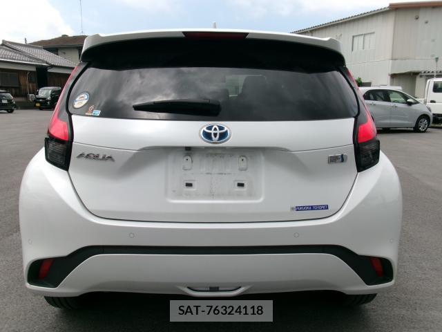 Toyota AQUA 2023-03 8361764-11